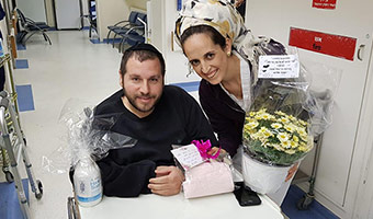 covid-19-hadassah-nurse-brings-blooming-smiles-thumb